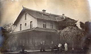 Old Hartwell home, Chengtu. c 1913 Credit: Johns Family.