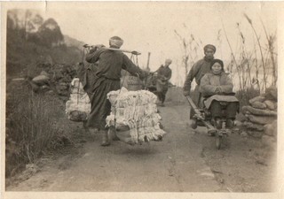Transportation in China , by wheel barrow Credit: Jones Family / Jean Zamin.