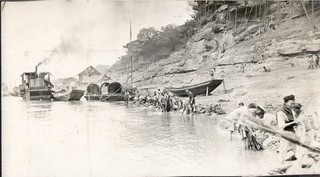 Yangze River Bank  Credit: Jones Family / Jean Zamin.