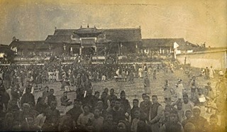 Scene in Chengtu, 1911 Credit: Johns Family.