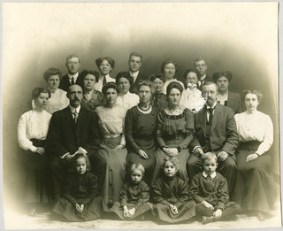 Chengtu China Missionaries. 1909 or 1910 Credit: United Church Archives.